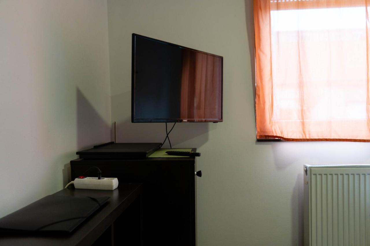 Apartment Eurho Osijek Bagian luar foto