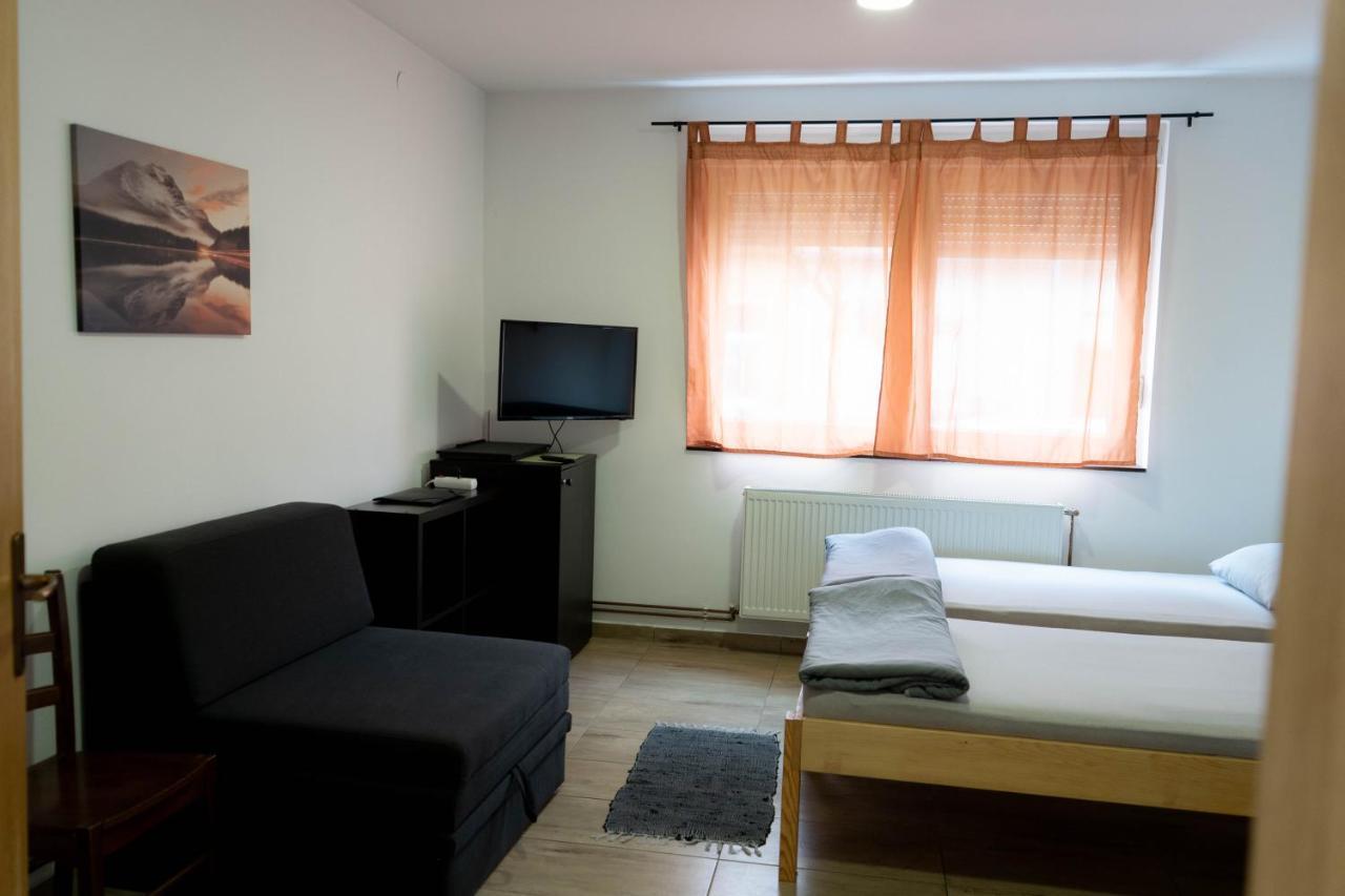 Apartment Eurho Osijek Bagian luar foto